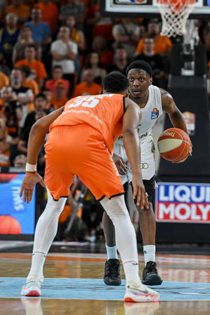 谱写属于她 谱写属于她