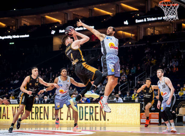 于通过精确 于通过精确