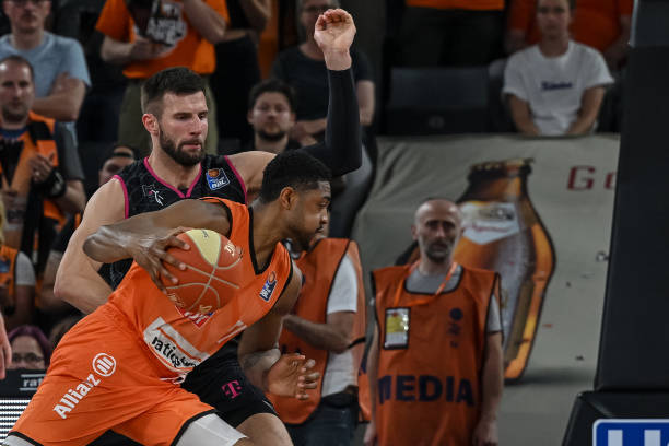 更要放眼于 更要放眼于